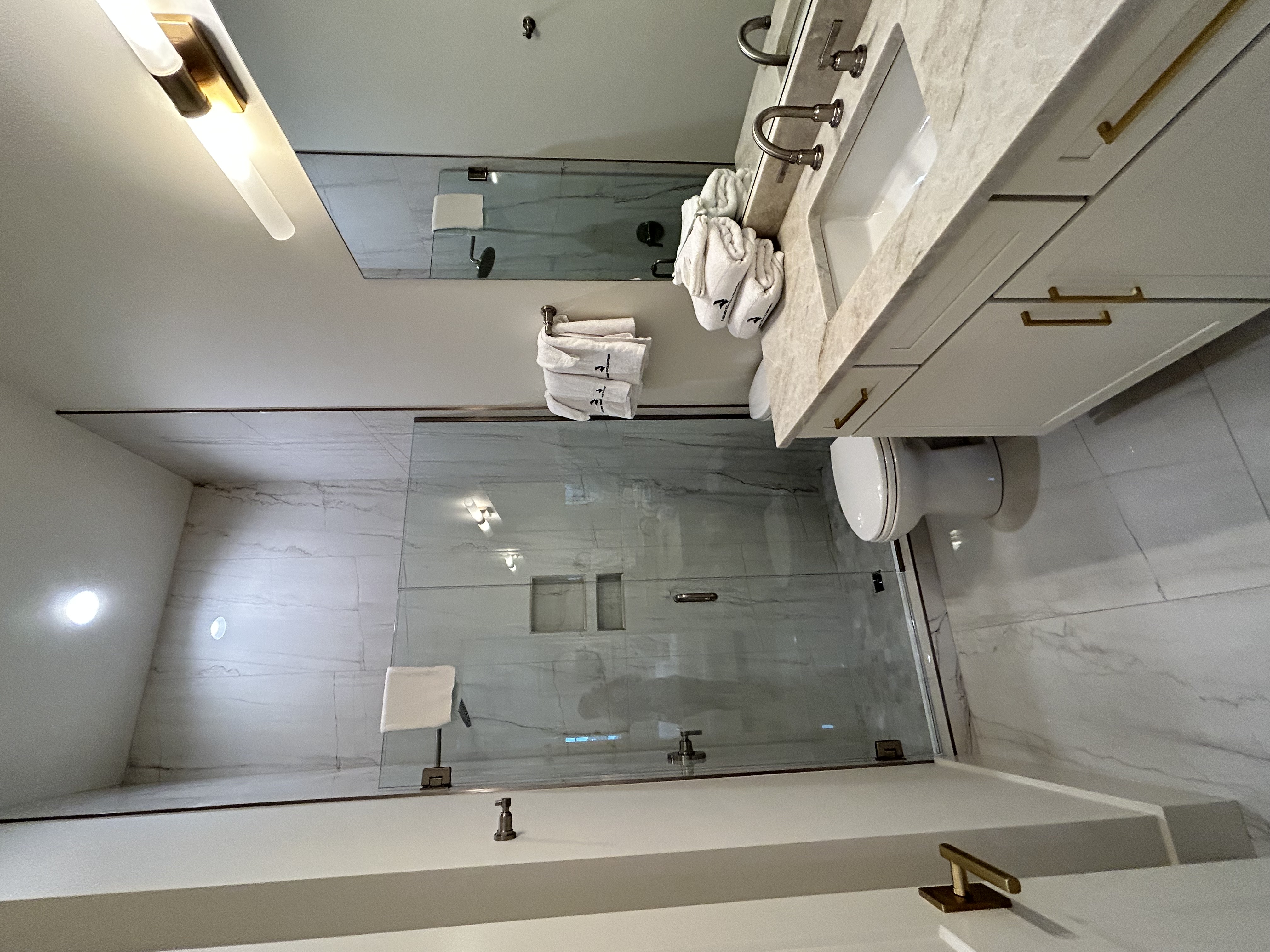 Image of upstairs bathroom